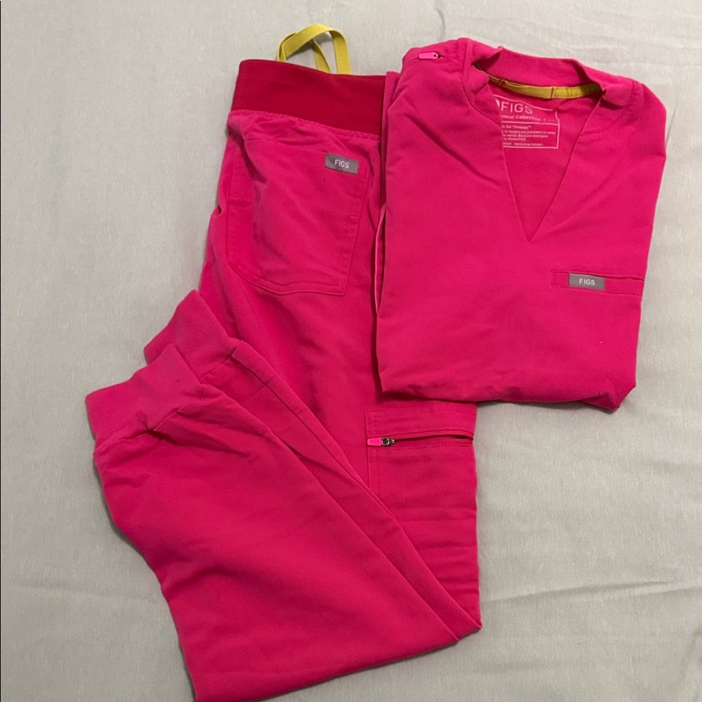 Figs Women's Bright Pink Jogger Set